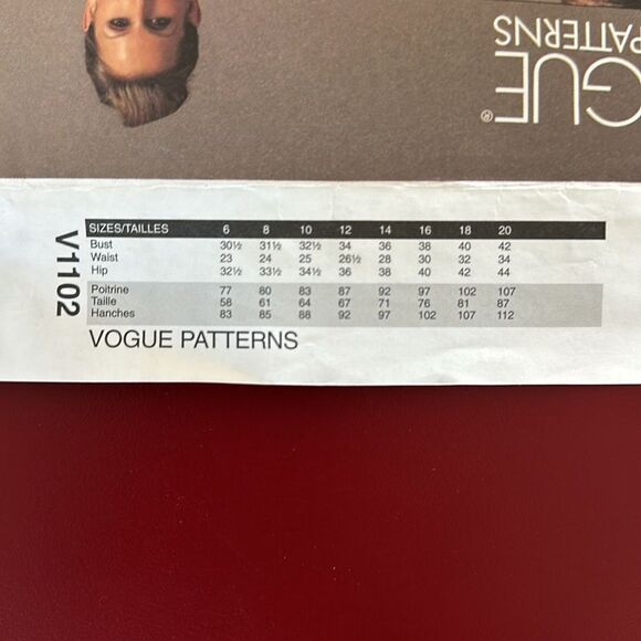 Vogue Patterns # 1102 AndreaKatzObjects Designer - Picture 4 of 6